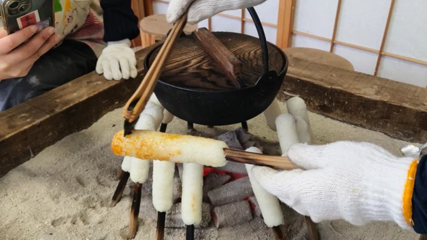秋田縣大館市烤米棒手作體驗｜圍爐裡的秋田味